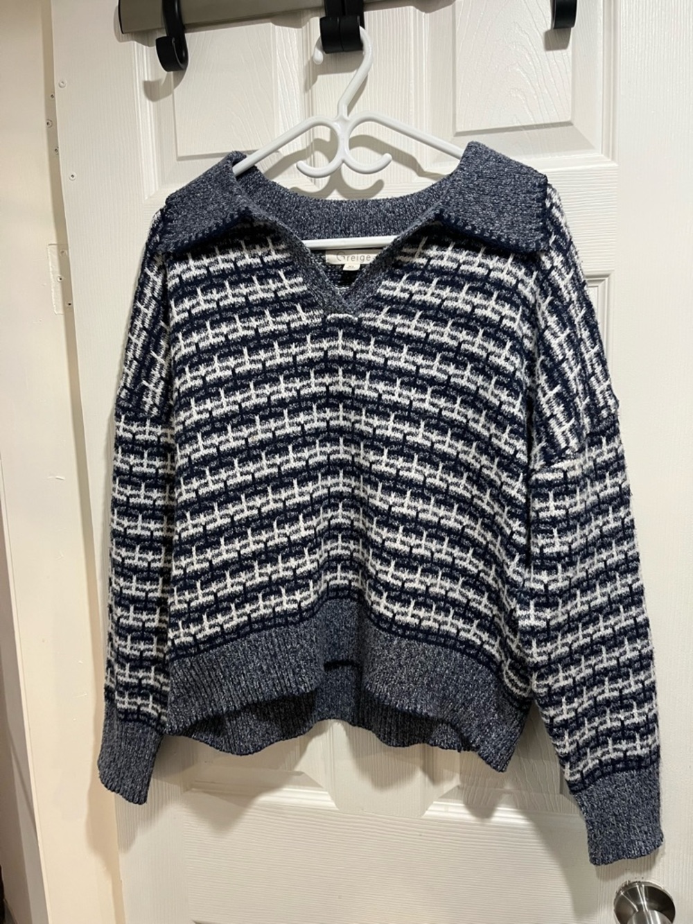 Navy & White Patterned Collared V-Neck Pullover Sweater | Greige | XL Women’s